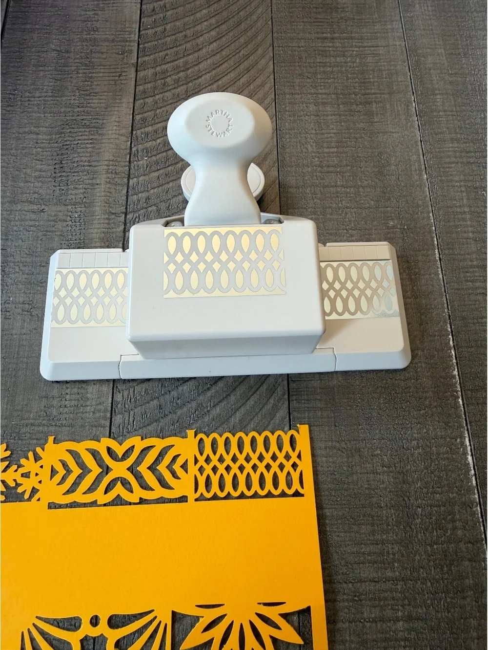 Martha Stewart Infinite Loop Border Shape Punch